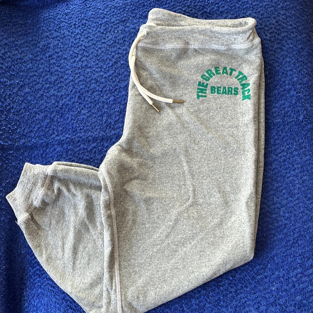 The GREAT Cropped Sweatpants w/ Bears Track graphic